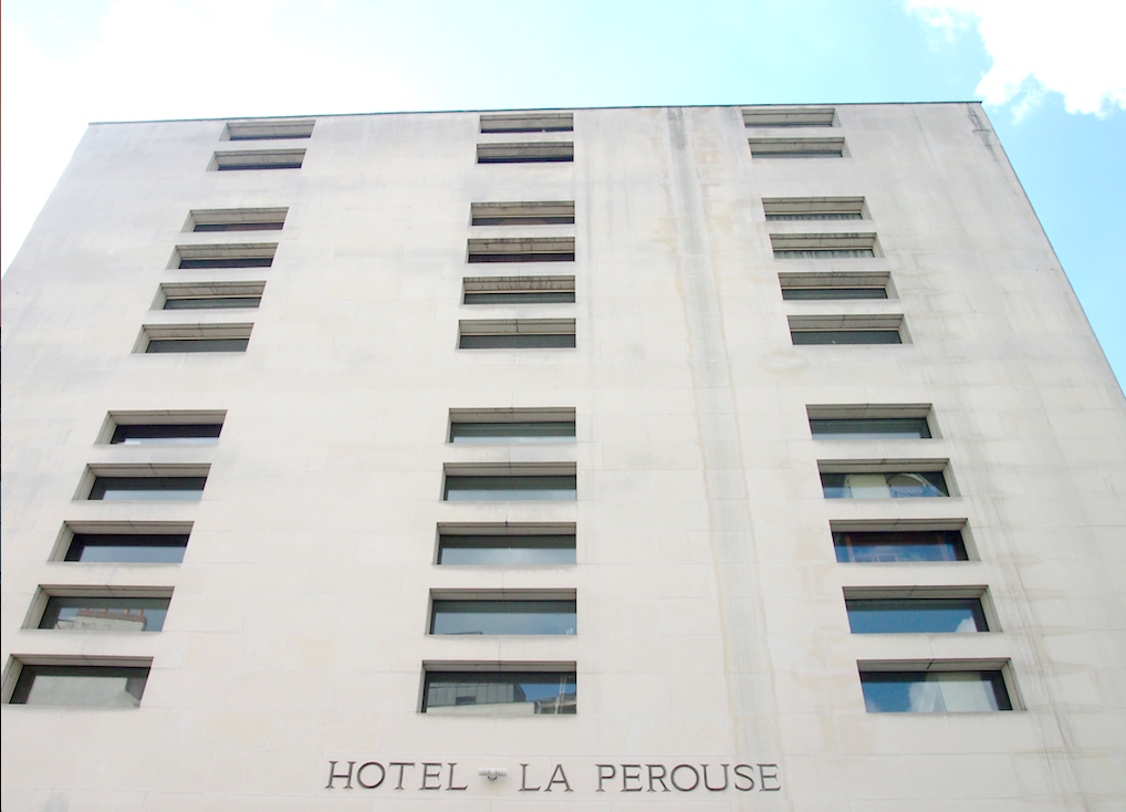Prise de vue de la façade de l'Hotel la Perousse à Nantes 